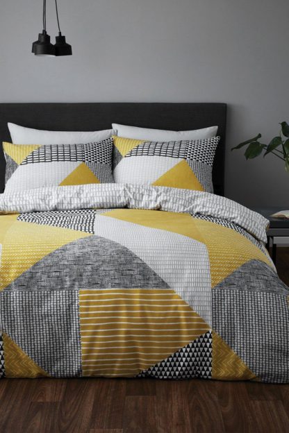 An Image of Larsson Geo King Duvet Set