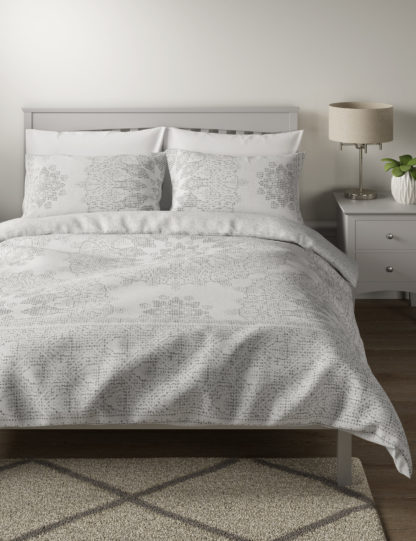 c90f17e98ed928d43ec20fce253a62065546b085446cbb6c7e2087b650912991.jpg An Image of M&S Cotton Rich Geometric Waffle Bedding Set