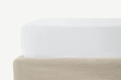 An Image of Tira Linen & Cotton Blend Fitted Sheet, King, White