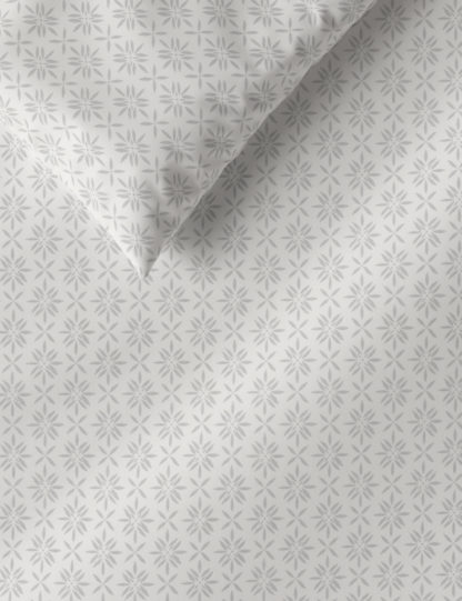 7f003d6b5474aba0d22b4f05c91152352fc2d15f1f1fdc57fe126c36aa9ad293-2.jpg An Image of M&S Elena Geometric Bedding Set