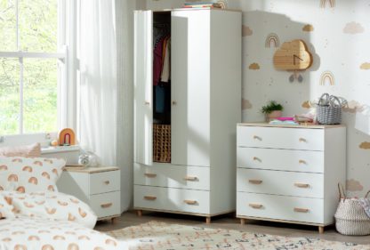 44ef9e61f941aae369c8284859ceb721e1eeca288059506f896a375135da8171.jpg An Image of Habitat Melby 3 Piece 2 Door Wardrobe Set - White