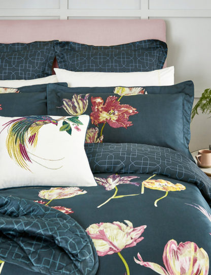 4e716a032f649bb538b68af764996967decd49c27b1dfe55efd248270e583ca7-3.jpg An Image of M&S Sanderson Pure Cotton Tulipomania Duvet Cover