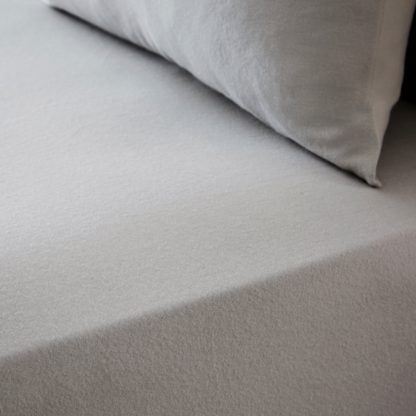 74bdbddfdda92b08a7f29f76008393412bdef30780ac2a846c79e11a12014cf5.jpg An Image of Simply Brushed Cotton Cot Bed Fitted Sheet White