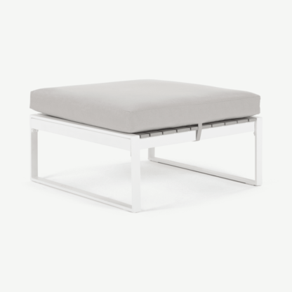 92fcee3cf49079e0dc821dd93bf0938ed099ecc98d3a45f907a554d1a22130b6-1.png An Image of Catania Garden Modular Ottoman, White and Polywood