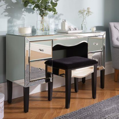 An Image of Palermo Mirrored 4 Drawer Dressing Table