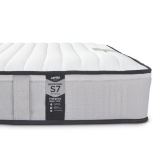 An Image of Jay-Be Benchmark S7 Tri-Brid Pocket Spring Mattress - 5ft King Size (150 x 200 cm)