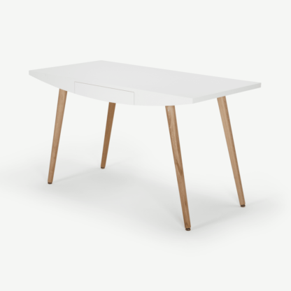 d5877d5ea07673dd9b6ddde7466e5920c2525e13626af9c5f1c5ab8491cfbb8b-1.png An Image of Camber Desk, White and Oak