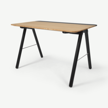 deb3ede457d7f407e8c4c548311e5ffce39a6f7466fe9825c9e8723d5744b00e-1.png An Image of Blaise Desk, Oak and Black