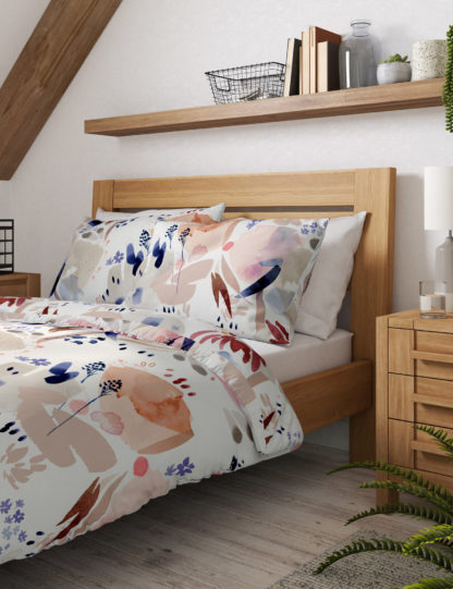df0c0f5d42731740fbf8b52a1d9a08510b7a74b33b4a00c03a3b733e86bd94c4.jpg An Image of M&S Pure Cotton Watercolour Floral Bedding Set