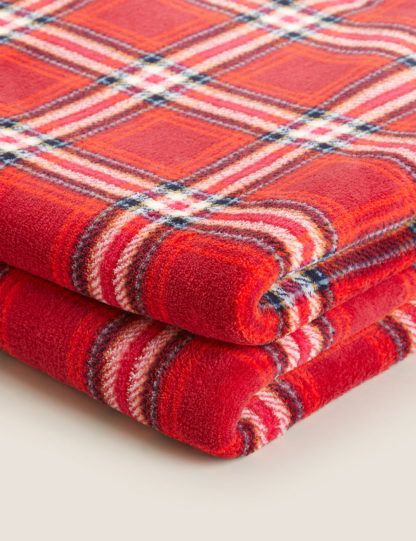 An Image of M&S Fleece Checked Throw