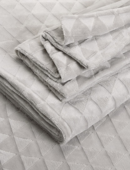 An Image of M&S Fleece Geometric Bedding Set