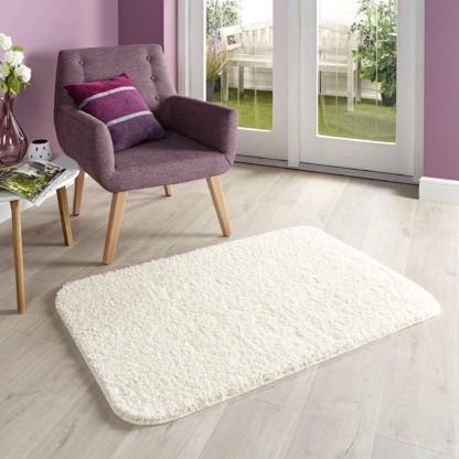 291634da2c25f92f03078fa3a9d8ff76f944b14d25c45eefdca3ac8c39ca0017.jpg An Image of Marvel Shaggy Washable Rug Cream