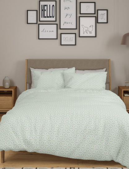 3d0b0168619a6748ab4603adf8ec9f6f7e38f67d97351c57f90a0fbc71a425b6-2.jpg An Image of M&S Cotton Blend Geometric Bedding Set