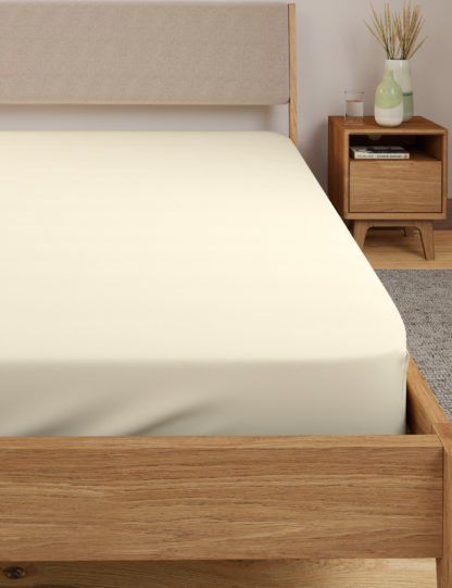 An Image of M&S Body Sensor™ Pure Cotton Fitted Sheet