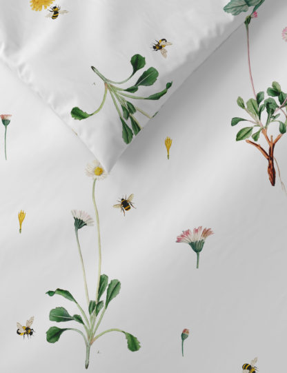 4f168b3912667ce28a6162c2b686b85eafd9d97adcd7ba140f95f95f63e88e27-1.jpg An Image of M&S Pure Cotton Floral Bedding Set