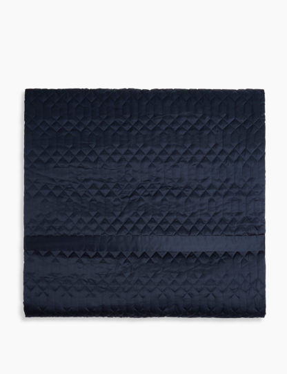 85b0481dca0ff1c7fdb4dba399e8ce6d2a415e7c2526789cbc4e6ddabe6defec.jpg An Image of M&S Satin Quilted Throw