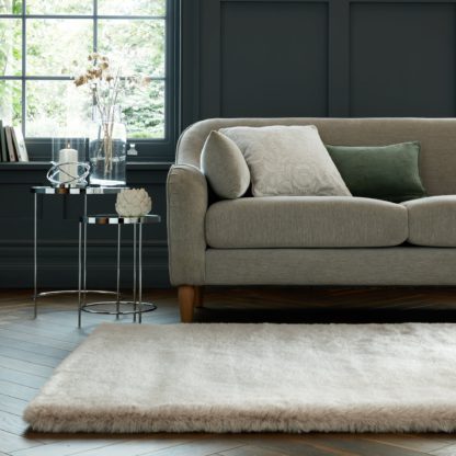 8a979048279cf2095893bc21913e8d683e5d86766adf0823687f9d64f690a2d8.jpg An Image of Dorma Purity Luxury Faux Fur Rug Ivory