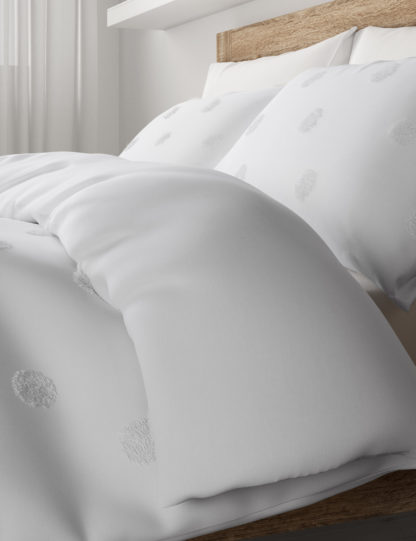 92070d32690e101f67de7c5eedd2824522e1ec61a21dfaa1bec965475fec3b06.jpg An Image of M&S Pure Cotton Spotty Textured Bedding Set