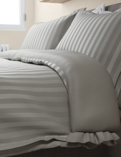98d48200d0ade80bac1b6c023a3512c1de3c0e82db991554cdc7fb1a31ce57e2-2.jpg An Image of M&S Autograph Unisex Pure Cotton Double Cuff Bedding Set