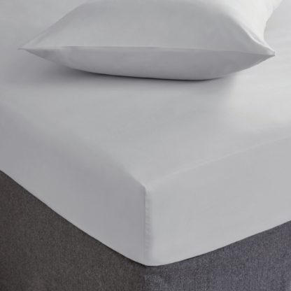 An Image of Plain 100% Cotton 200 Thread Count Fitted Sheet Ivory