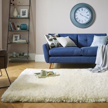 bb8b7be5ea17f65d59ec6b9c95d912fd6ece7564acce30c5acc24425da18fb47-1.jpg An Image of Polar Shaggy Rug Grey