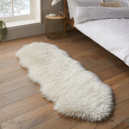 bd0d2dc779092e67467166df44097a70a9f74b50c9e8f2af189e76a887875f08.jpg An Image of Luxe Double Pelt Faux Sheepskin Rug Luxe Ivory