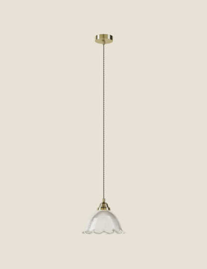 d86e2dbaa371c2bed7f714c3841a8a89f1f6671fd784b1cceb8d1ab32695a6e4-1.jpg An Image of M&S Josephine Pendant Light
