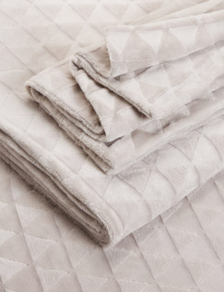 An Image of M&S Fleece Geometric Bedding Set