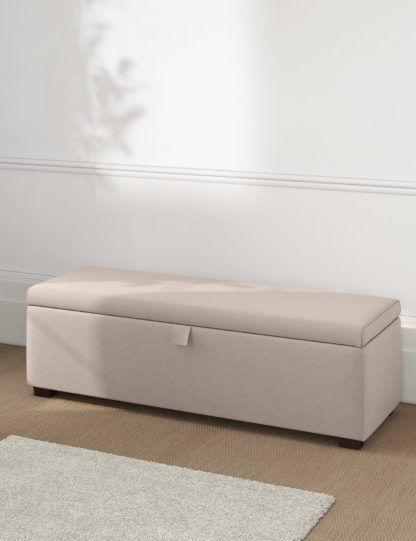 f9f2be30e4eb7cac6898022f916c76d9f52677acc952a0251f320b63f5276a5f-1.jpg An Image of M&S Blanket Box