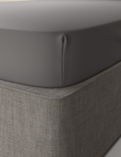 1560a52eb245eeb8db08a2787566199e299f21732621277ba970e44ab4cc9913-1.jpg An Image of M&S Cotton Rich Percale Fitted Sheet