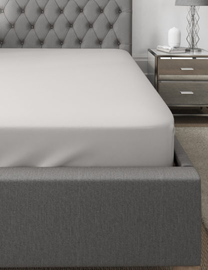 1939d88e47052e577474578a9d41bfe176a18b4895099e1033855b41f056b936-1.jpg An Image of M&S Egyptian Cotton 400 Thread Count Sateen Deep Fitted Sheet
