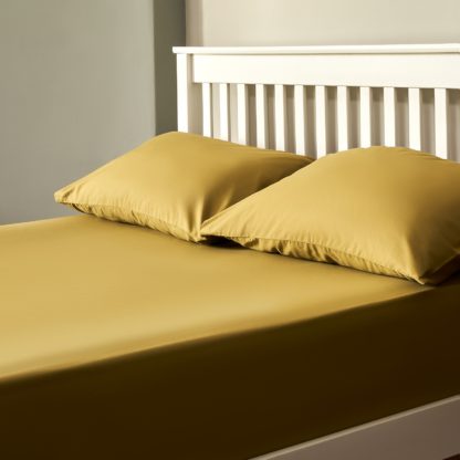 2d0f3ab31e8edee21dbf5070dec42d7c93f899045c334b4a268e32d1a0913608.jpg An Image of The Willow Manor 100% Cotton Percale Single Fitted Sheet - Olive