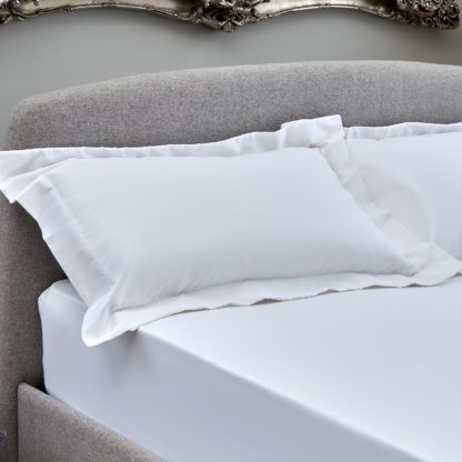 2f5b2a03ec21f790d4f2b14f05ae38837a72963d62aab480fefbcb16a9444b4d.jpg An Image of The Willow Manor Egyptian Cotton Sateen Oxford Pillowcase Pair - Glacier White