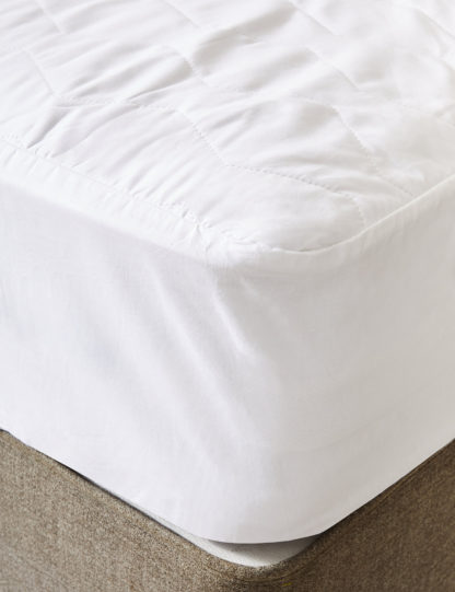 42bd7ceb68a9eca266c2c10c99d7e46fccb53c90b10c4ec90e08de6a2c6a1941-1.jpg An Image of M&S Pure Cotton Extra Deep Mattress Protector