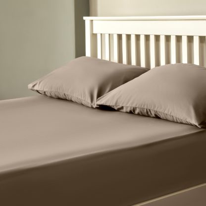 An Image of The Willow Manor 100% Cotton Percale Single Fitted Sheet - Mole