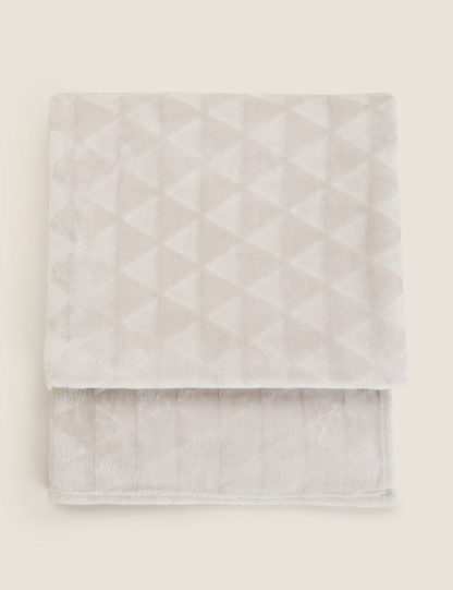 An Image of M&S Fleece Geometric Throw