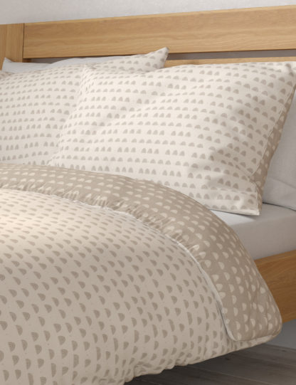 8f9078f52e6b1d0e3c379ef18b036b21e28e52b52071ea646c51ad7313fa3d7b-1.jpg An Image of M&S Pure Brushed Cotton Rainbow Bedding Set