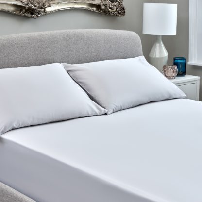 9ddb364ec855faa424f4ddd79983887fbaf8675e6575fac3b09998af8214d3b0.jpg An Image of The Willow Manor Egyptian Cotton Sateen Super King Fitted Sheet - Pearl Grey