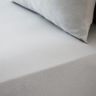 An Image of Fogarty Plain Bamboo Fitted Sheet Silver