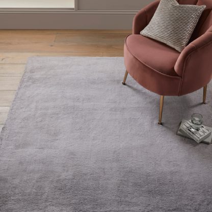 b685fa88c7f22c65ce85bcc33d8b9190f04d6118446109be5aabd4259e08e167.jpg An Image of Tipped Supersoft Faux Fur Rug Supersoft Black Tipped