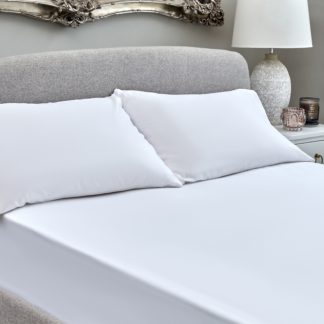 An Image of The Willow Manor Egyptian Cotton Sateen Super King Fitted Sheet - Glacier White