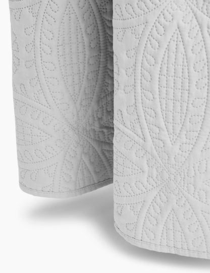bf1a53e9fc410fccc11b448d9f8dfa41d2deb80113ad55cd58753e7a73958fb6.jpg An Image of M&S Quilted Pinsonic Bedspread