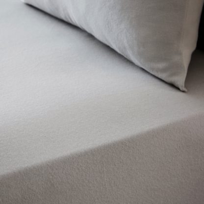 An Image of Simply Brushed Cotton Fitted Sheet White