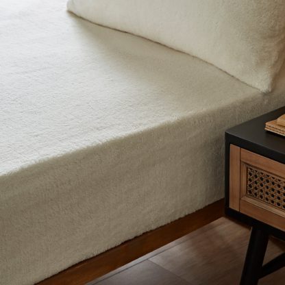 e1f549459e6bc5297449f1588cefa13b5b48974ff0c6046305c8f56be12c746d.jpg An Image of Teddy Bear Fitted Sheet Cream