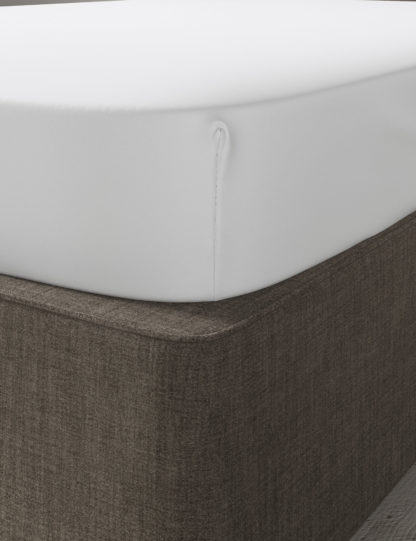 f0717ef638626df9f612f000b7337eefa645afe47ec05ee748613107ed3ac4a0-2.jpg An Image of M&S Dreamskin® Pure Cotton Fitted Sheet