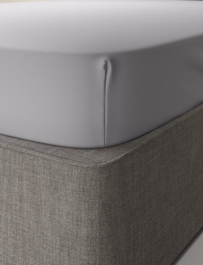 f995113cc029afacea844be4ed1f16de1aba0a1cede2864457f16fd967840d34.jpg An Image of M&S Egyptian Cotton 400 Thread Count Sateen Fitted Sheet