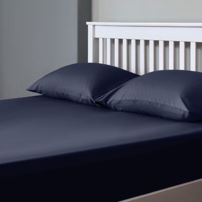 An Image of The Willow Manor 100% Cotton Percale King Fitted Sheet - Midnight