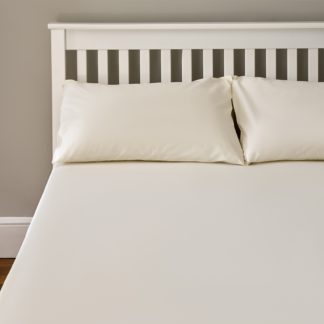 An Image of The Willow Manor Easy Care Percale Single Fitted Sheet - Cream