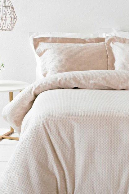82056c59e04f51d646e57005c8bab699adf23405c2e9dc66a7dcd1b09b5bec2a.jpg An Image of Waffle Duvet Set