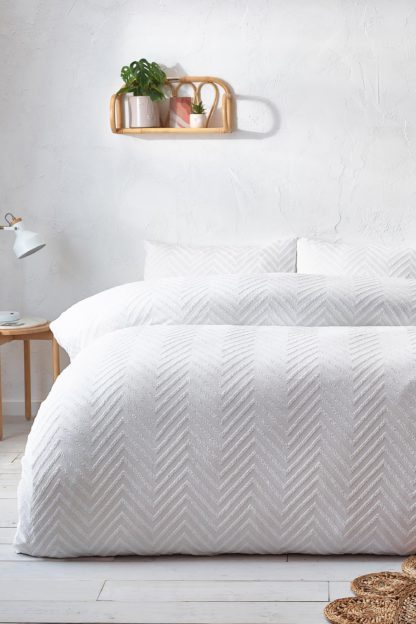 An Image of Zig Zac Tuft Duvet Set